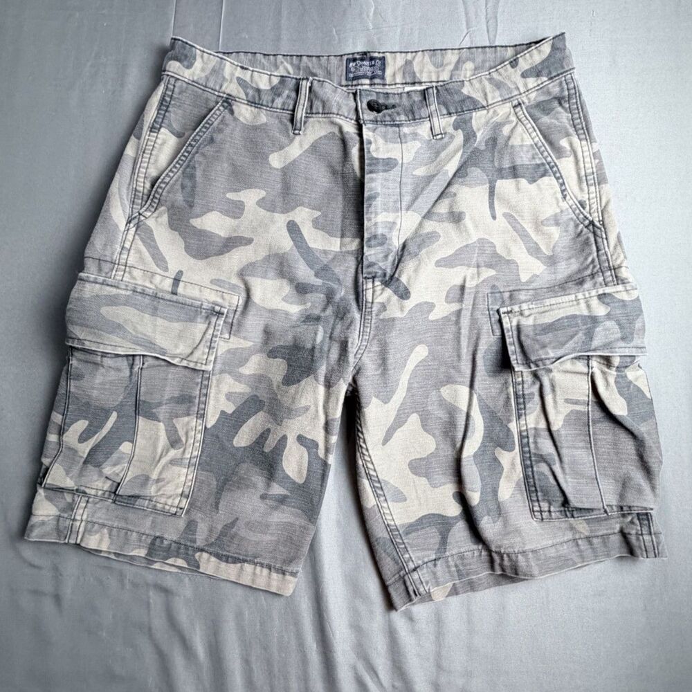 Men's Levi Cargo Camouflage Army Military Shorts W33 Workwear Tactical Utility